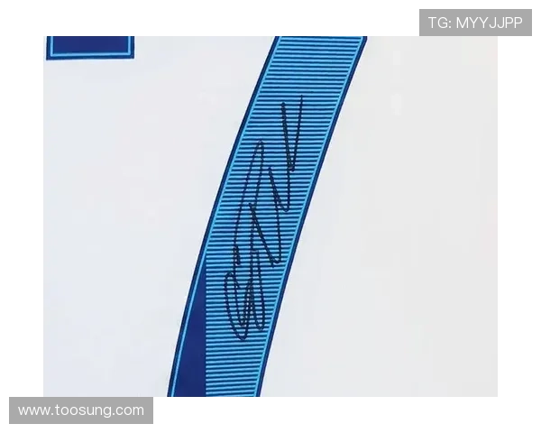 足球明星签名的简易技巧与风格解析让你轻松模仿明星签名